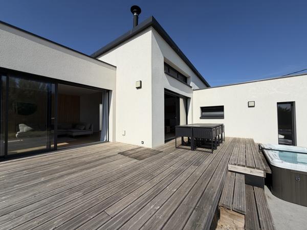 Maison contemporaine à vendre à Lannilis – 129 m² – 4 chambres – Terrain de 2 406 m² – Jacuzzi