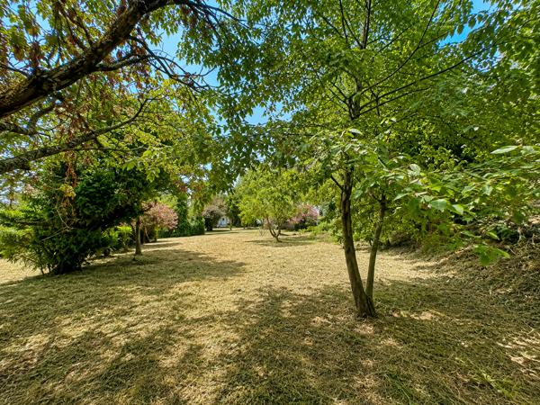 VENCE HYPER-CENTRE – TERRAIN CONSTRUCTIBLE 1034 M²