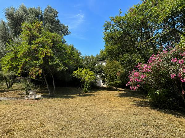 VENCE HYPER-CENTRE – TERRAIN CONSTRUCTIBLE 1034 M²