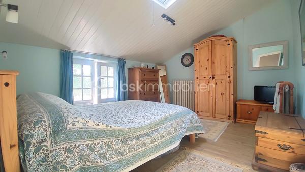 ✨ Nouveauté en exclusivité – Propriété coup de cœur assurée avec vue panoramique ✨
Perchée dans un cadre naturel d’exception de plus de 2,8 hectares de terrain, cette propriété offre un panorama spectaculaire sur Lalinde et ses environs à seulement 2 minutes des commodités. Ici, la vue devient une véritable signature : un panorama grandiose, omniprésent depuis la maison, les terrasses et la piscine.
Cette propriété aux prestations de qualité séduira les amateurs d’espace, de confort et de nature.
La maison bénéficie d’équipements performants et récents :
• Chauffage central par pompe à chaleur géothermique avec chaudière fioul en relais
• Double vitrage bois et PVC avec moustiquaires
• Volets battants en bois installés en 2022
• Deux cheminées
• Deux adoucisseurs d’eau
• 24 panneaux solaires dont 12 dédiés à la consommation et 12 à la revente (revenu annuel d’environ 1 300 €)
• Assainissement par micro-station
• Toiture entièrement refaite entre 2014 et 2020
• Piscine à débordement rénovée en 2024 avec volet électrique neuf
L’accès à la propriété se fait par un chemin bitumé menant à un vaste espace de stationnement.
La maison se compose de :
• Un hall d’entrée
• Une spacieuse cuisine avec îlot central et accès direct à la terrasse plein sud
• Un cellier / buanderie
• Un salon chaleureux
• Une salle à manger
• Un grand bureau
• 5 chambres de 9 à 14 m²
• 3 salles d’eau
• 3 WC
À l’extérieur, vous profiterez d’une immense terrasse faisant le tour de la maison, en partie couverte, permettant d’admirer pleinement le panorama ainsi que le superbe jardin à la française.
Deux enclos en panneaux rigides pourront accueillir animaux, potager ou tout autre projet selon vos envies.
Un bâtiment indépendant de 108 m² avec trois accès complète l’ensemble.
Enfin, vous serez séduits par la magnifique piscine chauffée au sel, à débordement, de 9 x 5 mètres, sécurisée par un volet électrique.
Une propriété rare sur le secteur, alliant confort moderne, volumes généreux et cadre de vie exceptionnel.
Visite 7 jours sur 7 . Collaboration entre professionnels de l'immobilier Ok.
✨ New exclusive property – Stunning property with panoramic views ✨
Perched in an exceptional natural setting of more than 2.8 hectares of land, this property offers a spectacular view of Lalinde and its surroundings just 2 minutes from amenities. Here, the view becomes a true signature: a grandiose panorama, omnipresent from the house, the terraces and the swimming pool.
This property with quality services will seduce lovers of space, comfort and nature.
The house benefits from high-performance and recent equipment:
• Central heating by geothermal heat pump with oil boiler in relay
• Double glazing, wood and PVC with mosquito nets
• Wooden shutters installed in 2022
• Two fireplaces
• Two water softeners
• 24 solar panels, including 12 dedicated to consumption and 12 for resale (annual income of about €1,300)
• Sanitation by micro-station
• Roof completely redone between 2014 and 2020
• Infinity pool renovated in 2024 with new electric shutter
Access to the property is via a paved road leading to a large parking space.
The house consists of:
• An entrance hall
• A spacious kitchen with central island and direct access to the south-facing terrace
• A cellar / laundry room
• A warm living room
• A dining room
• A large office
• 5 bedrooms from 9 to 14 m 2
• 3 shower rooms
• 3 toilets
Outside, you will enjoy a huge terrace around the house, partly covered, allowing to fully admire the panorama and the beautiful French garden.
Two enclosures in rigid panels can accommodate animals, vegetable garden or any other project according to your desires.
An independent building of 108 m2 with three accesses completes the whole.
Finally, you will be seduced by the magnificent salt-heated infinity pool of 9 x 5 meters, secured by an electric shutter.
A rare property in the area, combining modern comfort, generous volumes and exceptional living environment.
Visit 7 days a week. Collaboration between real estate professionals Ok.