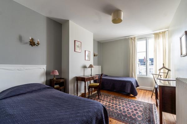 Saumur centre - Maison de caractère de 346 m², 7 chambres, dépendances et jardin.