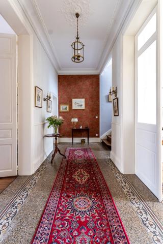 Saumur centre - Maison de caractère de 346 m², 7 chambres, dépendances et jardin.