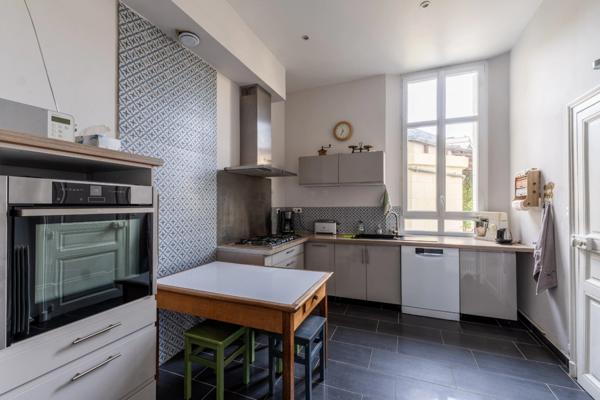 Saumur centre - Maison de caractère de 346 m², 7 chambres, dépendances et jardin.