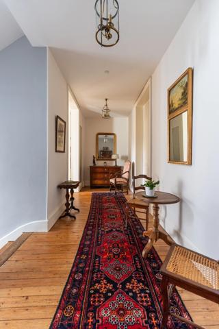 Saumur centre - Maison de caractère de 346 m², 7 chambres, dépendances et jardin.