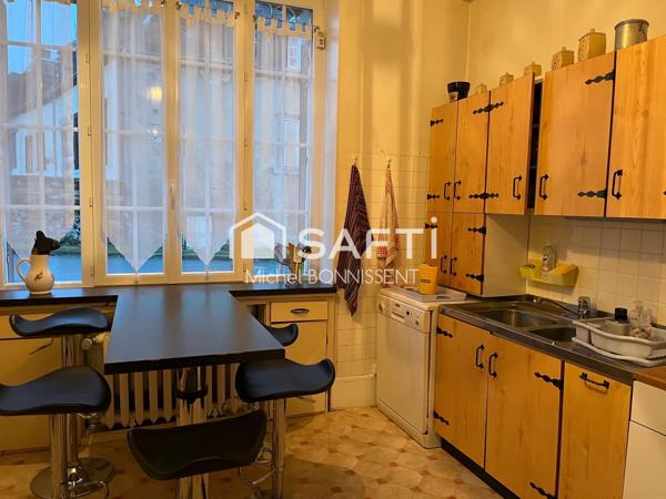 Maison de caractère avec sous sol avec grande dépendance