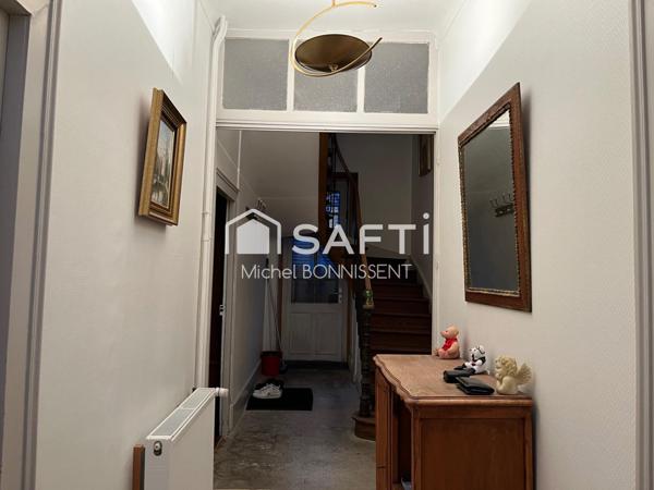 Maison de caractère avec sous sol avec grande dépendance