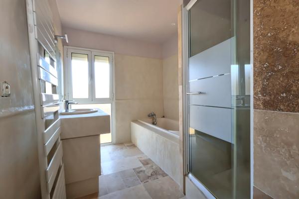 Maison vigneronne Mudaison 8 pièce(s) 225 m2