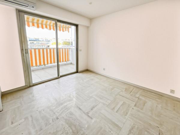 Grand 3/4 P PROCHE CROISETTE à rénover!