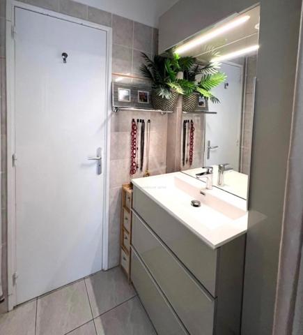 Bel appartement T2 vue mer exceptionnelle - Le Lavandou (83)