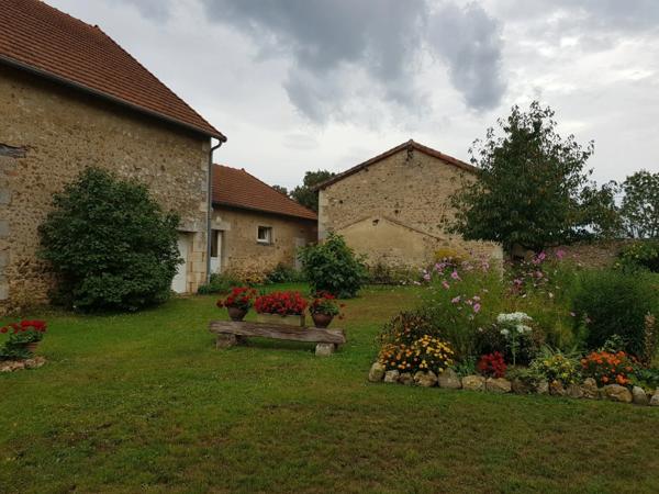 BEL ENSEMBLE MAISON & DEPENDANCES - 86500 - MONTMORILLON