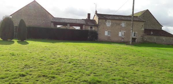 BEL ENSEMBLE MAISON & DEPENDANCES - 86500 - MONTMORILLON