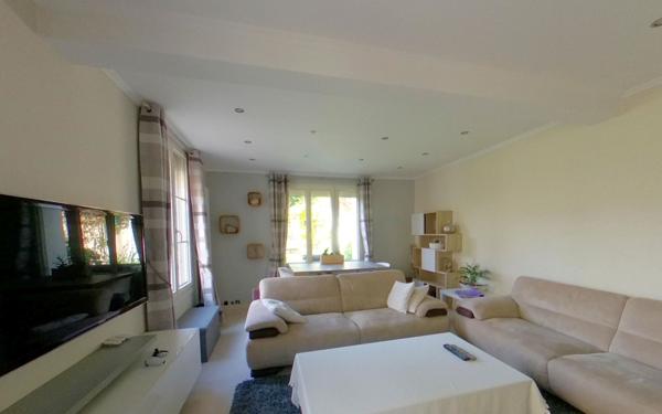 Maison à vendre    7 pièces •  Ay