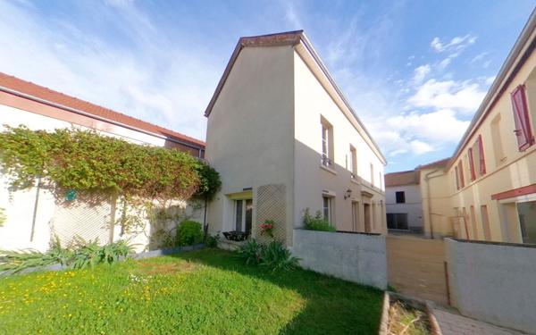 Maison à vendre    7 pièces •  Ay