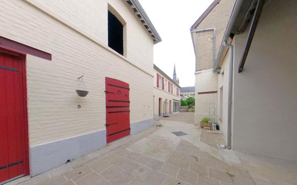 Maison à vendre    7 pièces •  Ay