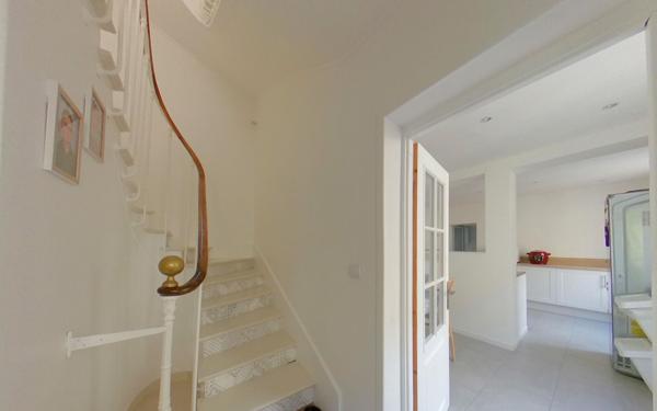 Maison à vendre    7 pièces •  Ay