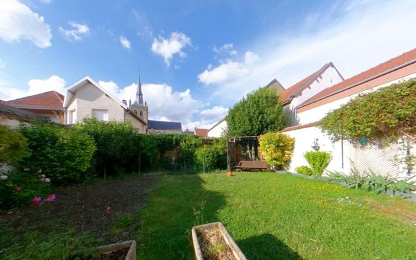 Maison à vendre    7 pièces •  Ay