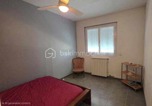 COUP DE COEUR A BAILLARGUES - Je vous propose à la vente cette jolie maison familiale de 136m2 de surface habitable (167 m2 d'emprise au sol)  répartie sur 2 niveaux sur une parcelle d'environ 500m2.
La maison lumineuse est composée au rez-de-chaussée d’une entrée, une grande pièce de vie avec cheminée, une cuisine ouverte aménagée et équipée avec coin repas, une grande buanderie avec dressing, deux chambres, une salle d’eau et des WC séparés. Une pièce actuellement utilisée en bureau peut être convertie en salle de jeux ou chambre selon les besoins.
A l’étage se trouvent deux chambres dont une avec une pièce supplémentaire en enfilade sous les toits, un dressing et une salle de bains avec WC. Les combles sont aménageables.
A l’extérieur, le jardin paysagé est agrémenté d’un coin détente avec jacuzzi  ainsi que d'une belle terrasse couverte qui offre ainsi un espace de vie supplémentaire.
Les plus : climatisation, alarme (capteur de mouvement), potentiel d’aménagement par les combles, possibilité de créer une 5ème chambre, panneaux photovoltaïques en contrat jusqu’en 2030 générant un revenu permettant de financer la taxe foncière, un grand garage, un abri voiture et la possibilité de garer 3 véhicules sur la propriété ajoute un confort supplémentaire au quotidien.
Emplacement stratégique et idéal proche de toutes les commodités (à 400m à pied du centre du village) commerces, écoles maternelles, élémentaires, collège, lycée international, Golf de Baillargues, ainsi que des grands axes autoroutiers, Gare TER (8mn du centre-ville de Montpellier, 37mn de Nîmes), gare Sud de France et aéroport à 20mn en voiture, les plages du littoral à moins de 20mn.
