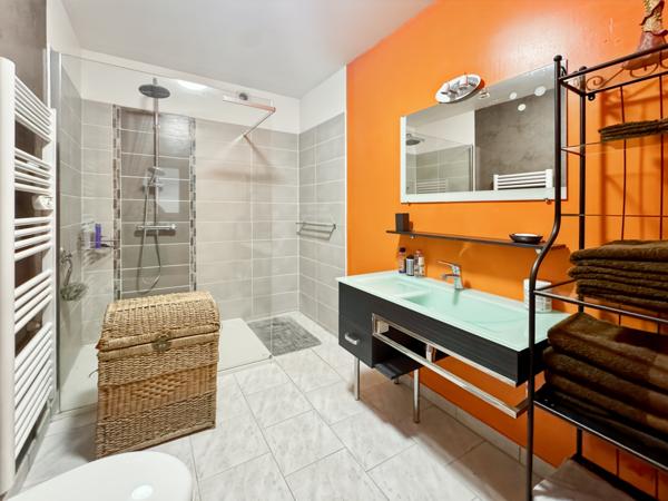 Ventabren (13122) VENTABREN – Maison familiale avec dépendance, piscine et potentiel locatif