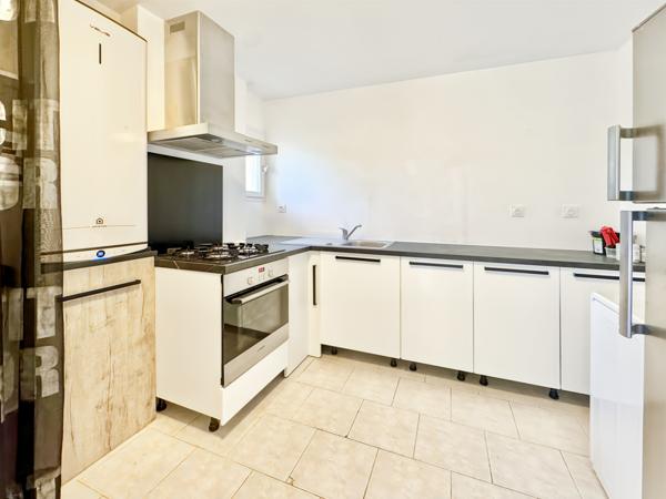 Ventabren (13122) VENTABREN – Maison familiale avec dépendance, piscine et potentiel locatif