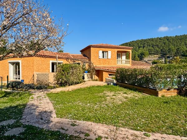 Ventabren (13122) VENTABREN – Maison familiale avec dépendance, piscine et potentiel locatif