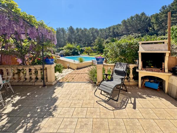 Ventabren (13122) VENTABREN – Maison familiale avec dépendance, piscine et potentiel locatif