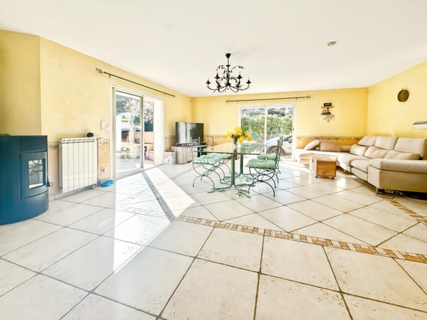 Ventabren (13122) VENTABREN – Maison familiale avec dépendance, piscine et potentiel locatif