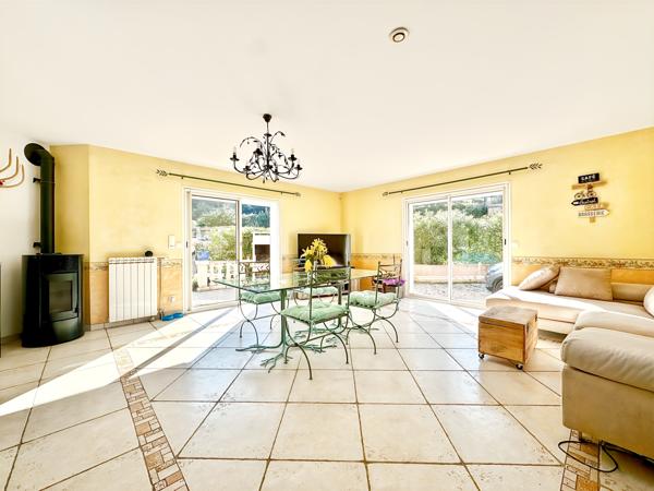 Ventabren (13122) VENTABREN – Maison familiale avec dépendance, piscine et potentiel locatif