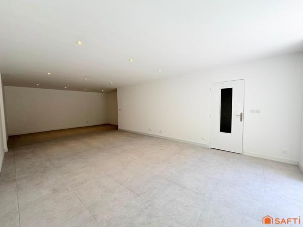 MAISON DE VILLE 102m2, 3 Chambres, Cour extérieur!