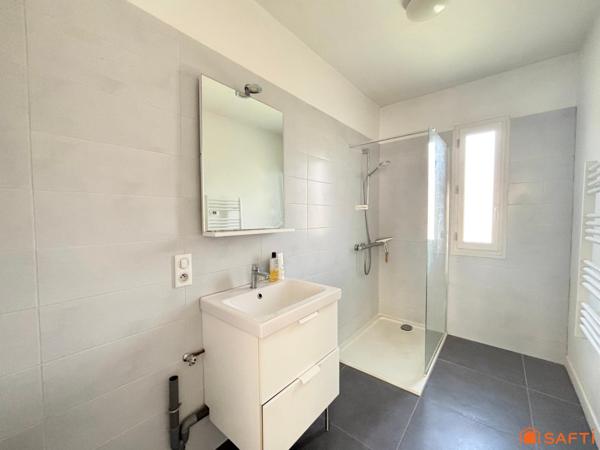 MAISON DE VILLE 102m2, 3 Chambres, Cour extérieur!