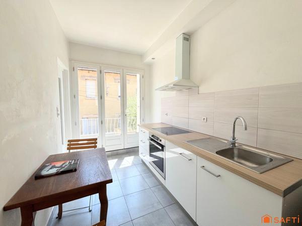 MAISON DE VILLE 102m2, 3 Chambres, Cour extérieur!