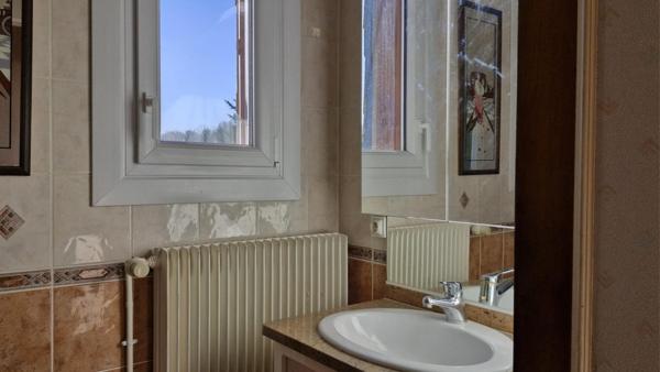 maison avec garage, jardin, terrasse et dépendance