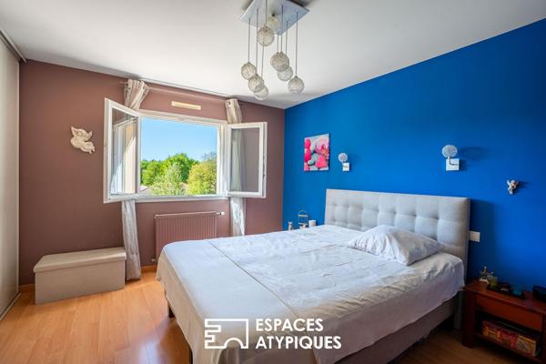 Maison familiale sur jardin paysagé et piscine en impasse