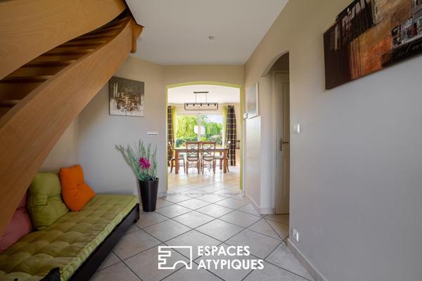 Maison familiale sur jardin paysagé et piscine en impasse