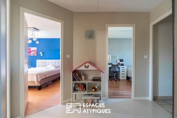 Maison familiale sur jardin paysagé et piscine en impasse