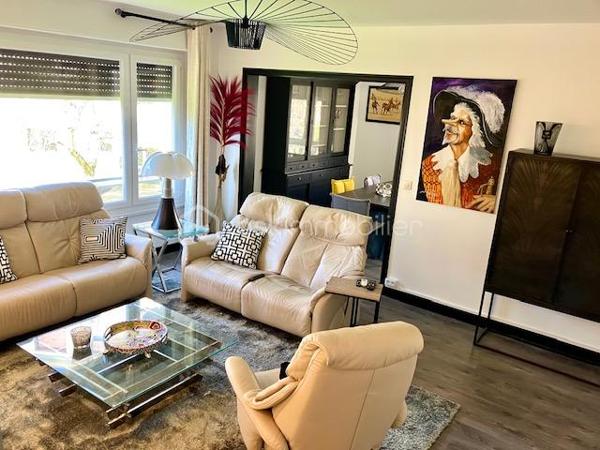 Ce MAGNIFIQUE APPARTEMENT fait la " UNE " des sites d'annonces immobilières !

C'est en 1968 qu'il a élu domicile dans la Résidence EURVIN, proche du PORT, du CENTRE-VILLE, des ECOLES, des Lycées, du CASINO, de La PLAGE, de NAUSICAA, de la GARE, de l'A16, des Restaurants, et de l'ensemble des COMMERCES à PIED.
Vous serez aussi, à seulement 150 mètres de la PROMENADE des REMPARTS, et de son JARDIN luxuriant !

Il est situé au PREMIER ETAGE, d'une copropriété de seulement 63 lots ( au global ).
Les COMMUNS sont PRESTIGIEUX ( Marbre, Laiton, Verre ) et parfaitement entretenus.

Sa PORTE s'ouvre sur son HALL avec PENDERIE, et vous oriente vers un couloir distribuant son ESPACE NUIT et SANITAIRE, qui vous propose 3 CHAMBRES et une SALLE D'EAU.
Il vous dirige aussi vers sa CUISINE équipée et indépendante, son WC, et son GRANDIOSE SALON / SEJOUR, baigné d'une EXCEPTIONNELLE LUMIERE NATURELLE.
Il vous offre une VUE PANORAMIQUE sur le JARDIN de la RESIDENCE.
Pour parfaire à sa BRILLANCE, ses pièces de vie ont une orientation Ouest.
JARDIN privatif pour les résidents, possibilité de place de stationnement sur liste d'attente, en location ou sous-location. 

La SURFACE :
C'est 97 m2 habitables

Ses ASPECTS TECHNIQUES :
Les accès sont sécurisés par BADGE et DIGICODE.
Les MENUISERIES sont en PVC DOUBLE-VITRAGE OB + VOLETS ROULANTS motorisés.
Le CHAUFFAGE et L'EAU CHAUDE sont par Chaudière GAZ de la copropriété, avec capteurs de comptabilisation des CONSOMMATIONS INDIVIDUELLES.
Les SOLS sont sur DALLE BETON, CARRELAGES et PARQUETS.
Des placards intégrés sont présents dans différentes pièces de l'appartement, et permettent de nombreux ESPACES de RANGEMENT.
Le classement énergétique est correct ( D ).

Les NOTIONS ECONOMIQUES :
La taxe foncière est de seulement 1700 euros.
Les charges générales communes sont d'environ 135 /mois 
Les consommations d'électricité, d'eau et de chauffage sont individuelles.
PAS de TRAVAUX prévus dans les années à venir.

Le SECTEUR est IDEAL ( BOULOGNE REMPARTS ), l'accès est sécurisé, la RESIDENCE est CALME et PRESTIGIEUSE, la SURFACE est TRES CONFORTABLE, la VUE est AGREABLE, vous disposez de TOUTES LES COMMODITES à proximité, c'est DOUCEUR de VIVRE et TRANQUILLITE...QUE VOUS FAUT-IL DE PLUS ?

Vous souhaitez qu'il participe à l'épanouissement de votre famille, ou qu'il devienne votre résidence secondaire ?
Il faut juste m'appeler...Gilles O6 3O 89 OO O8, créateur d'émotions, de belles rencontres, et de bonnes sensations immobilières.
Un simple coup de fil, nous faisons connaissance, et nous organisons une visite.

Pour des acquéreurs potentiels qualifiés, nous sommes en recherche de biens immobiliers à vendre, sur l'ensemble des Hauts de France.
N'hésitez pas à nous consulter pour la vente d'une maison, d'un appartement, d'un immeuble locatif, d'un fonds de commerce...Nous pourrons vous OFFRIR votre ESTIMATION, et vous présenter les particularités de nos actions commerciales, qui transforment nos ventes en de très belles réussites immobilières.
