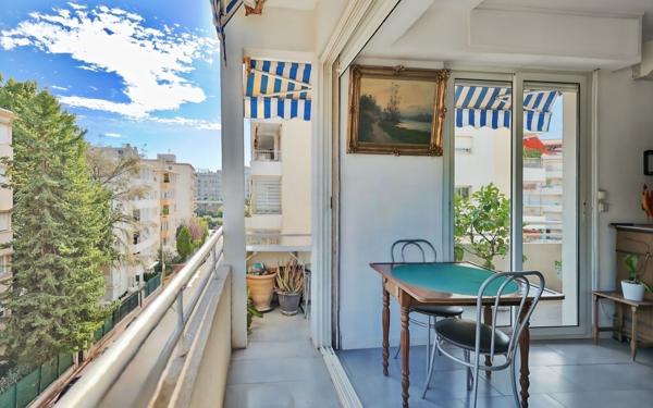 Appartement à vendre    3 pièces • 80 m2 Cannes