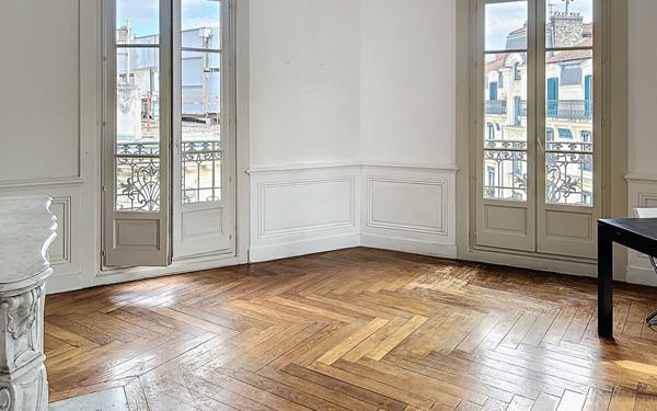 Appartement à vendre    4 pièces • 132 m2 Lyon 1