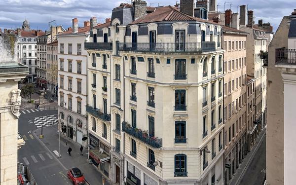 Appartement à vendre    4 pièces • 132 m2 Lyon 1