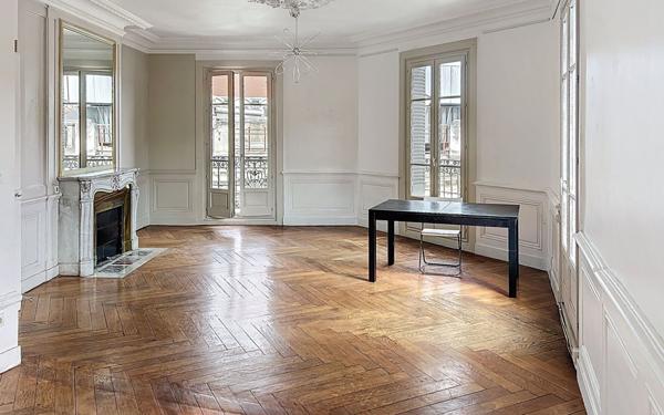 Appartement à vendre    4 pièces • 132 m2 Lyon 1