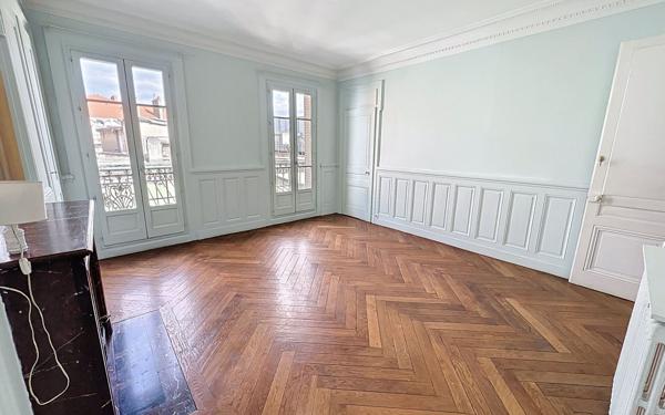 Appartement à vendre    4 pièces • 132 m2 Lyon 1