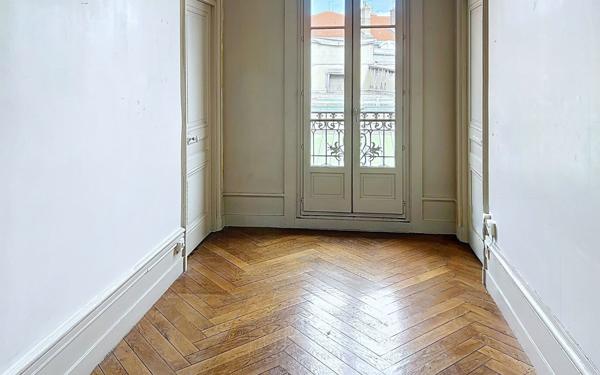 Appartement à vendre    4 pièces • 132 m2 Lyon 1