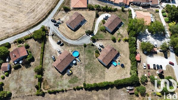 Maison à vendre 4 pièces 380 m² Montmoreau