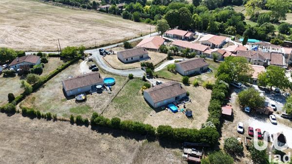 Maison à vendre 4 pièces 380 m² Montmoreau