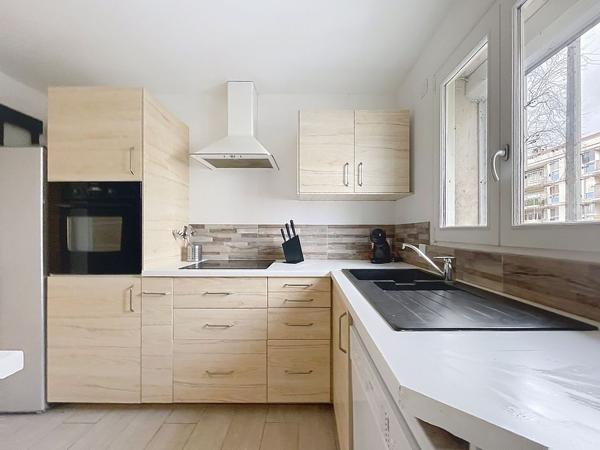 BOULEVARD SAINT MICHEL - T5 NON MEUBLE - Disponible de suite