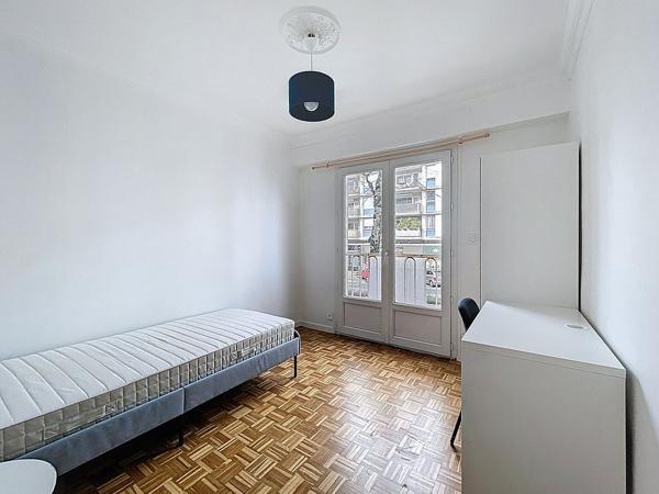 BOULEVARD SAINT MICHEL - T5 NON MEUBLE - Disponible de suite