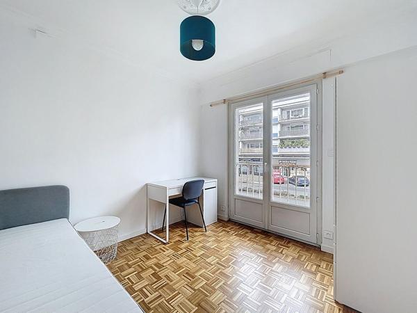 BOULEVARD SAINT MICHEL - T5 NON MEUBLE - Disponible de suite