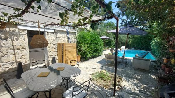 Maison avec studio indépendant et piscine – Cadre exceptionnel – Villeneuve-lès-Avignon