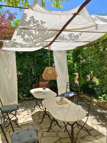 Maison avec studio indépendant et piscine – Cadre exceptionnel – Villeneuve-lès-Avignon