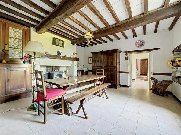 Maison de campagne, isolée, parc arboré, piscine