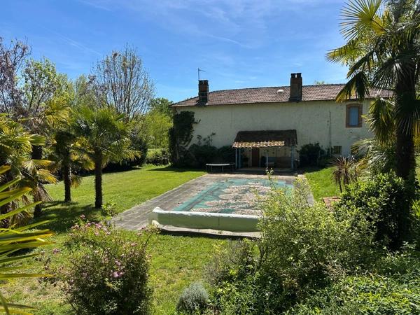 Maison de campagne, isolée, parc arboré, piscine